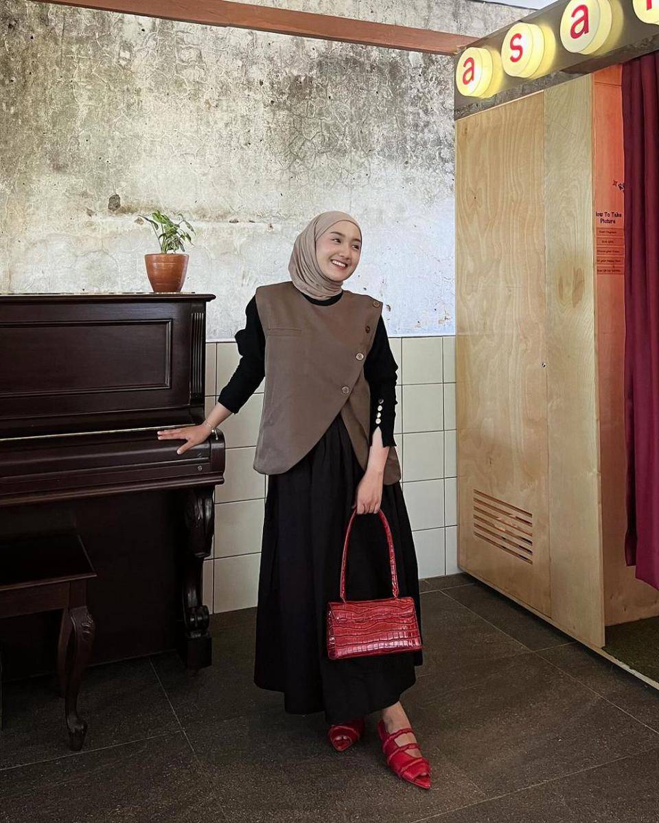 OOTD pakai vest ala Thafanya Sabila (instagram.com/thafanyads)