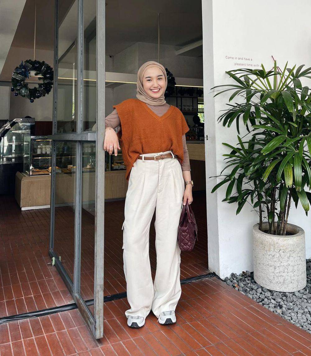 OOTD pakai vest ala Thafanya Sabila (instagram.com/thafanyads)