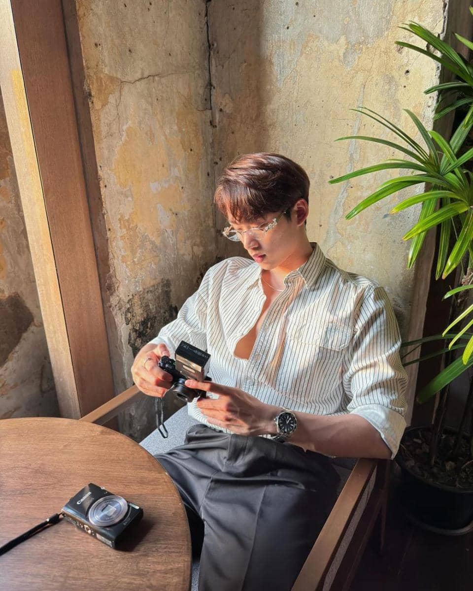 potret styling kemeja ala Est Supha (instagram.com/est_rvp)