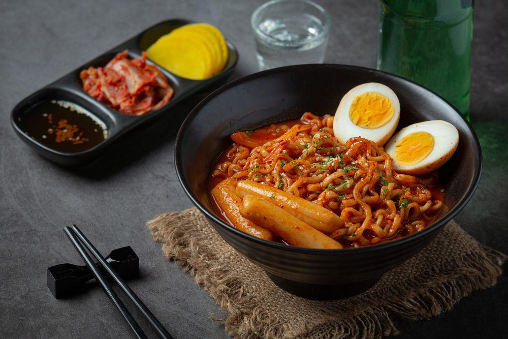 8 Bahan Unik untuk Membuat Kuah Mi Makin Istimewa, Kelewat Sedap!