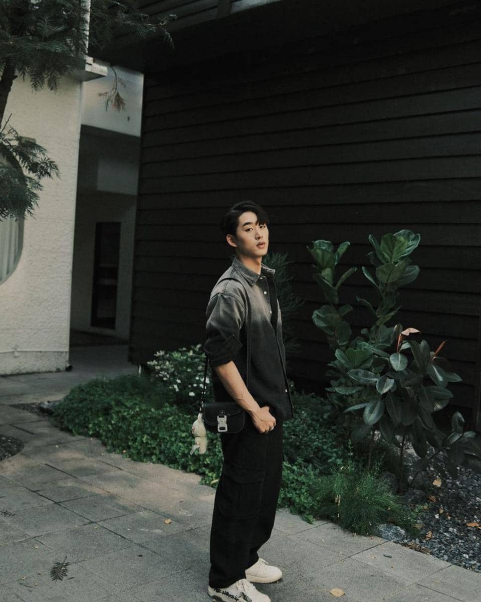 potret styling kemeja ala Est Supha (instagram.com/est_rvp)