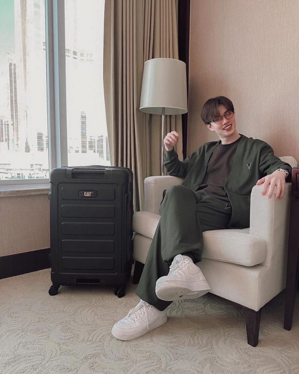 potret daily outfit ala Benz Atthanin (instagram.com/bbenzalert)