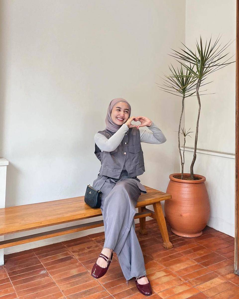 OOTD pakai vest ala Thafanya Sabila (instagram.com/thafanyads)