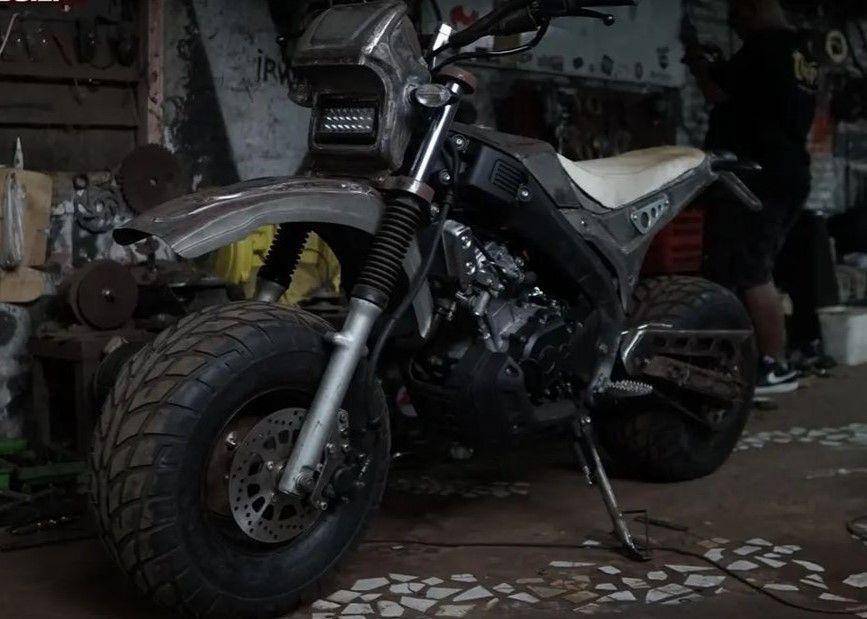 Modifikasi Yamaha XSR 155 Big Bike Wheels