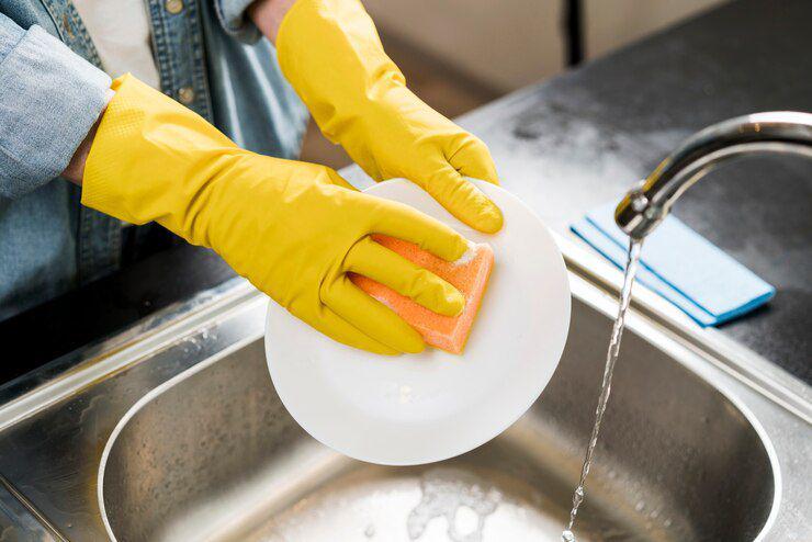 7 Tips Mencuci Piring yang Efektif, Pastikan Bersih!