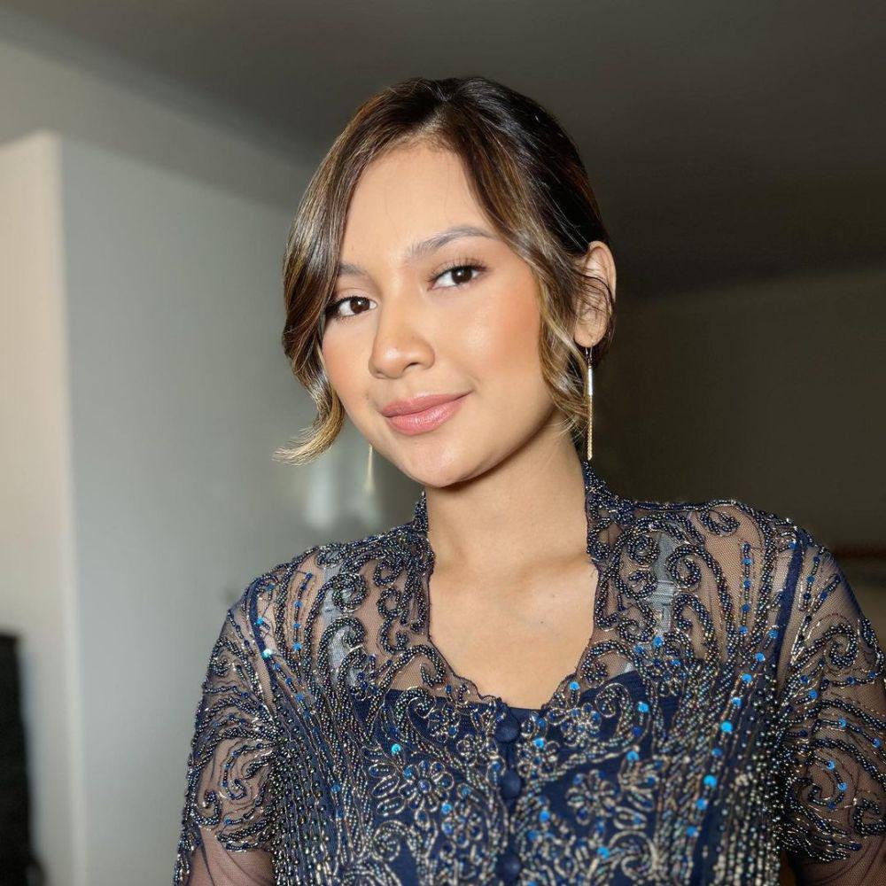 gaya makeup kondangan ala Indah Permatasari (instagram.com/indahpermatas)