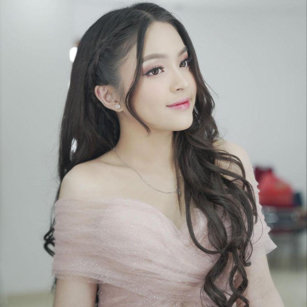Inspirasi make up ala Eca Aura (instagram.com/elsaajapasal)