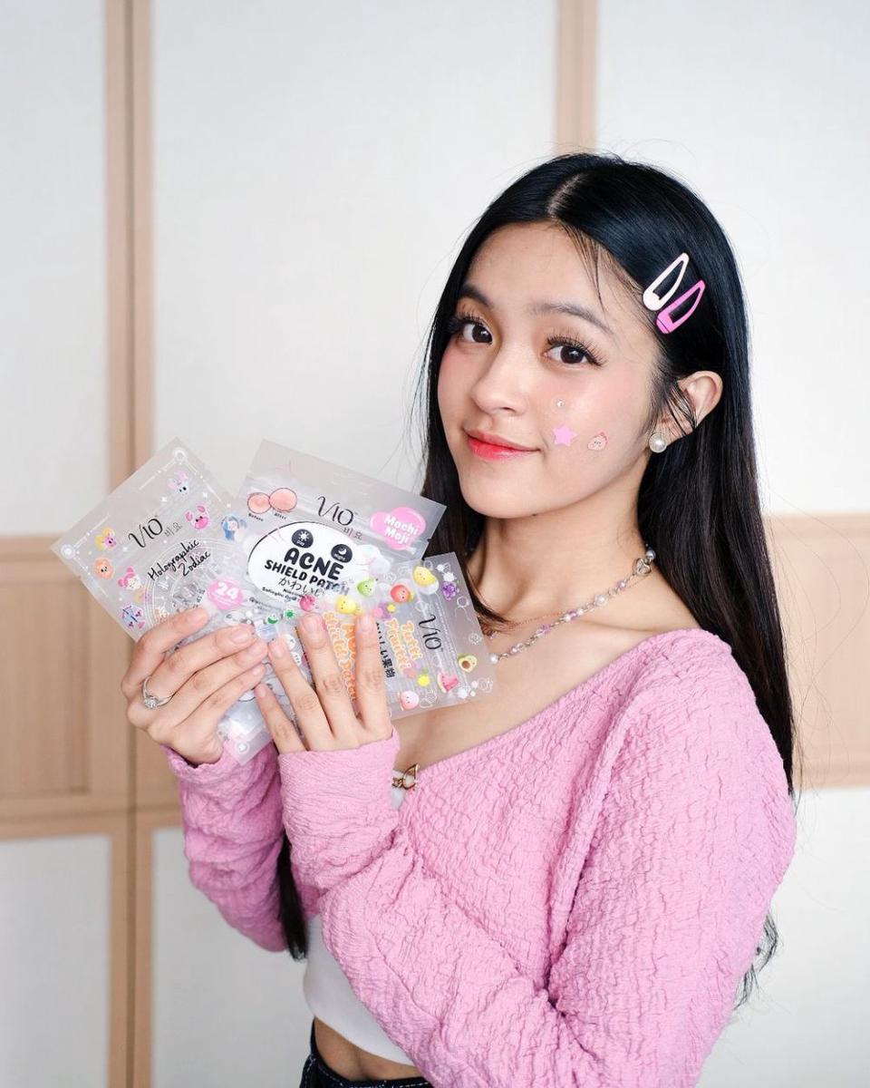 Inspirasi make up ala Eca Aura (instagram.com/elsaajapasal)