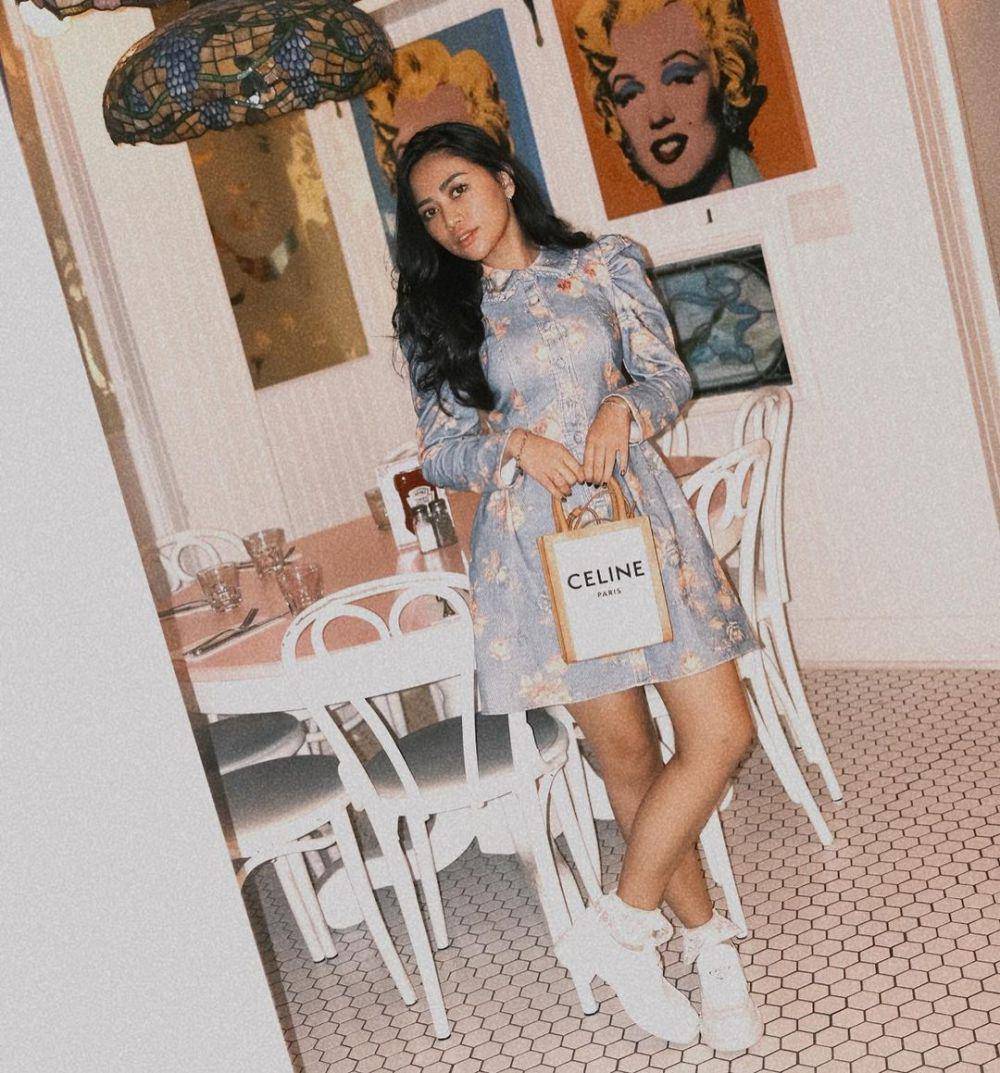 tips styling midi dress ala Rachel Venya (instagram.com/rachelvennya)
