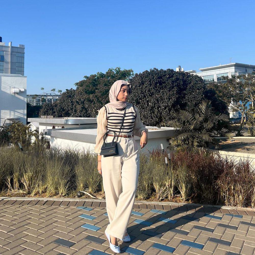 padu padan loose pants untuk OOTD minimalis (instagram.com/adyaasyra)