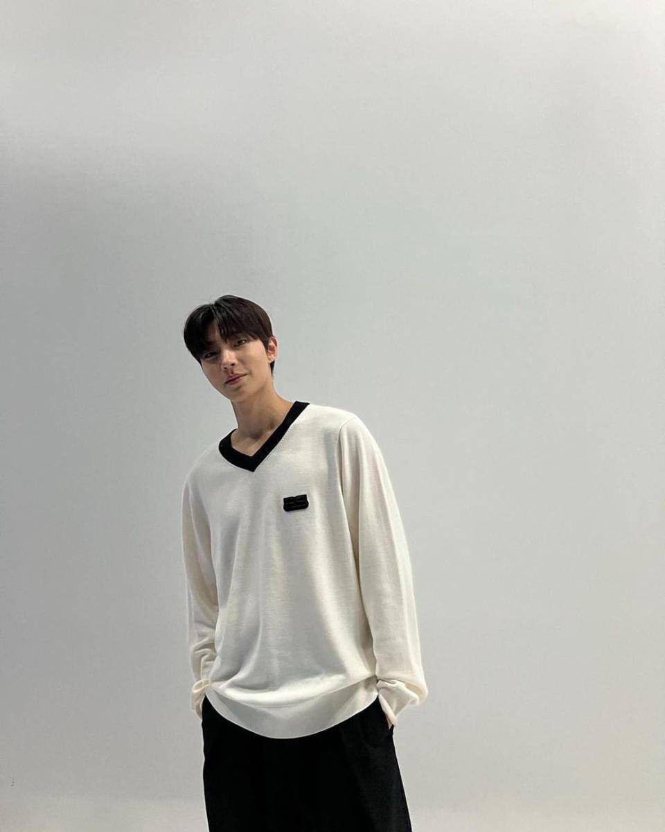 Hwang In Yeop (instagram.com/hi_high_hiy)
