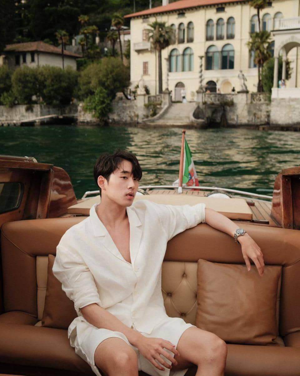 potret styling kemeja ala Est Supha (instagram.com/est_rvp)