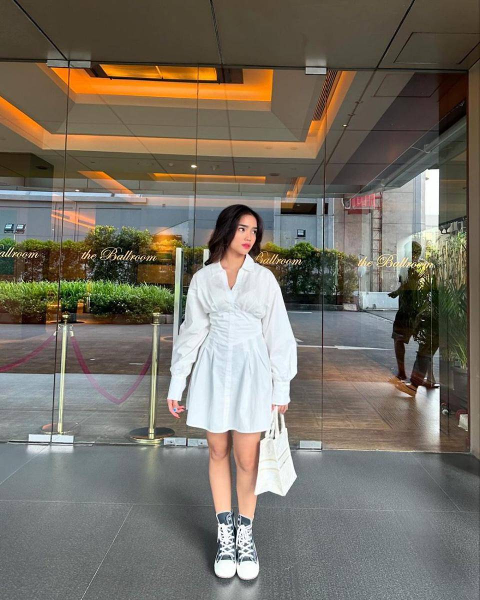 OOTD kuliah dengan dress (instagram.com/fuji_an)