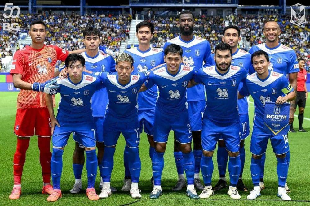 Para pemain BG Pathum United berpose jelang laga uji coba melawan Borussia Dortmund yang berlangsung di BG Stadium pada 21 Juli 2024. (Instagram.com/bgpu_official)