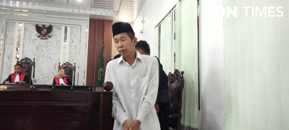 Tangis Haru Keluarga Hajidin Usai Vonis 7 Tahun Penjara