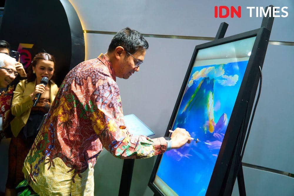 Demonstrasi AI Magic Paint di Indosat AI Experience Center di Solo Techno Park, Solo, Jawa Tengah, Selasa (20/8/2024). (IDN Times/Dhana Kencana)