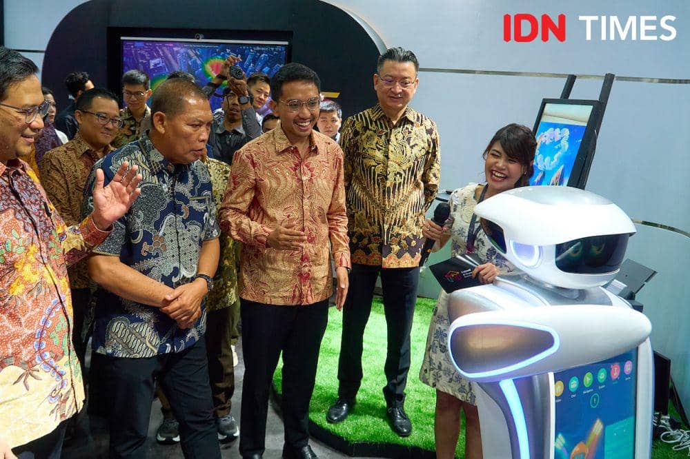 Demonstrasi Robot AI di Indosat AI Experience Center di Solo Techno Park, Solo, Jawa Tengah, Selasa (20/8/2024). (IDN Times/Dhana Kencana)