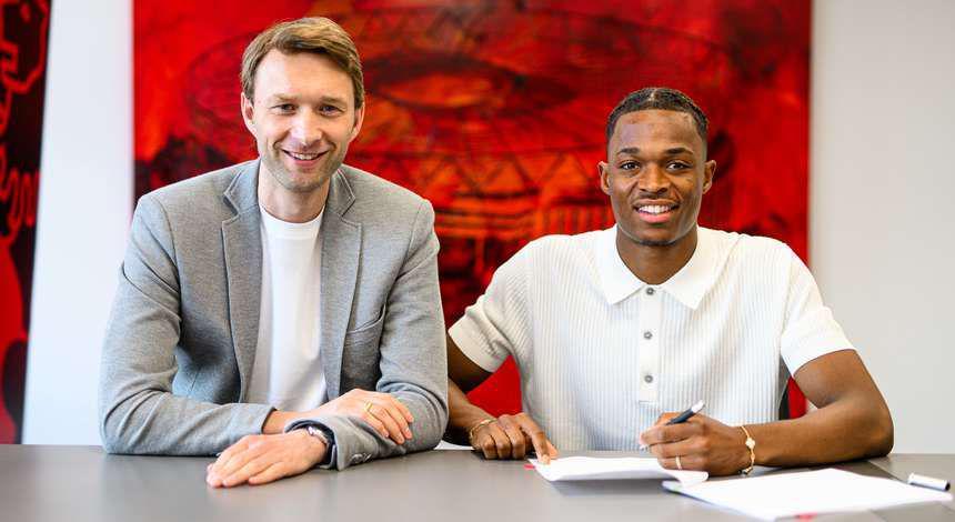 Jeanuel Belocian (kanan) (bayer04.de)