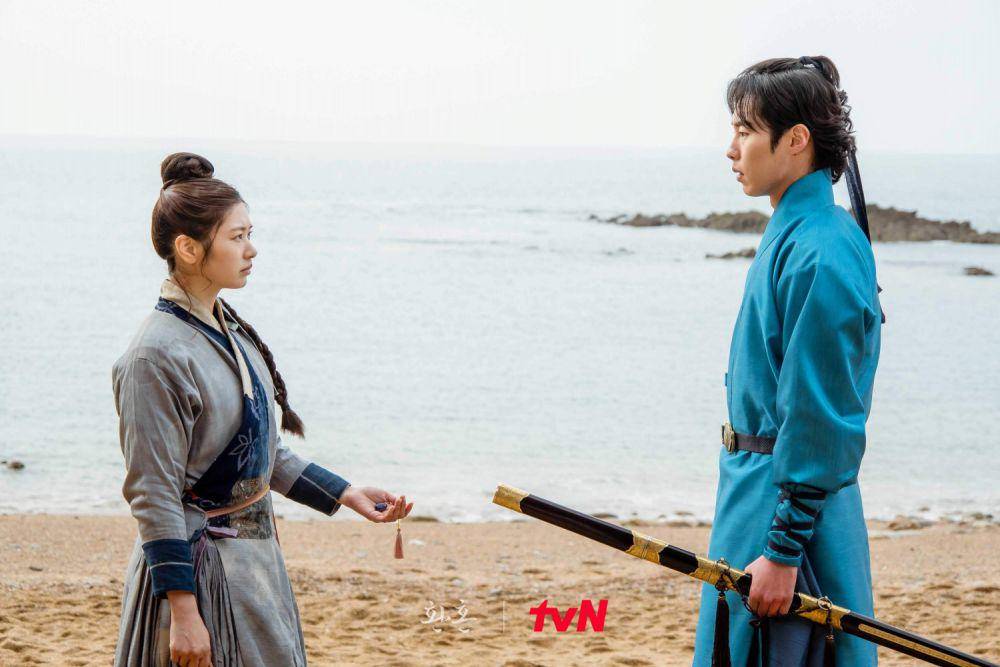 Jung So Min dan Lee Jae Wook dalam drama Alchemy of Souls (dok. tvN/Alchemy of Souls)