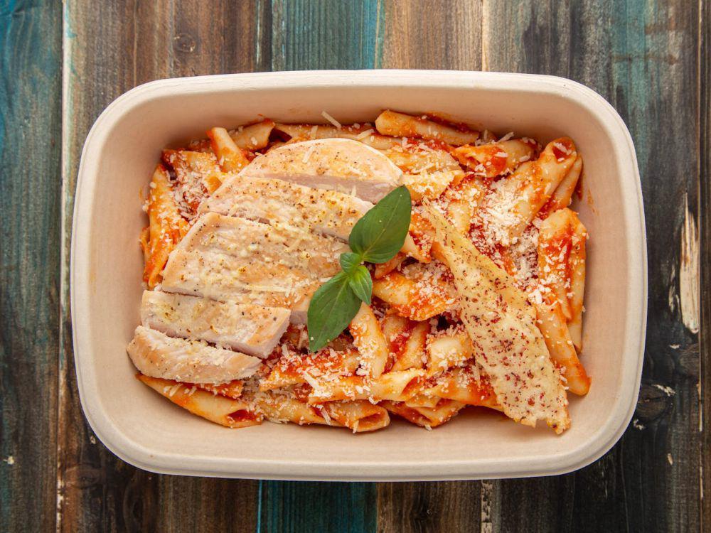 ilustrasi pasta dan olahan ayam (pexels.com/Amit Fulwaria)