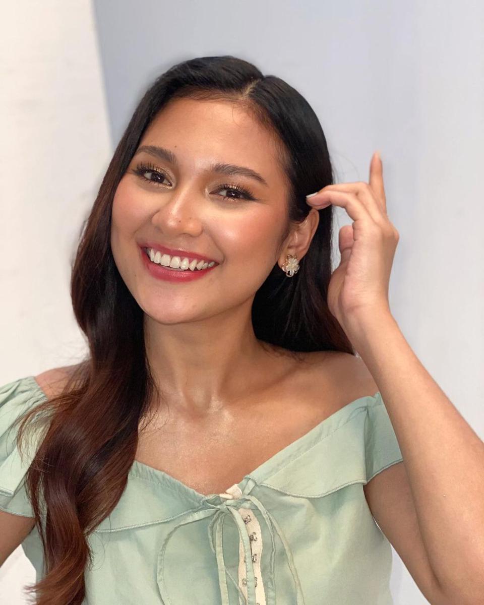gaya makeup kondangan ala Indah Permatasari (instagram.com/indahpermatas)