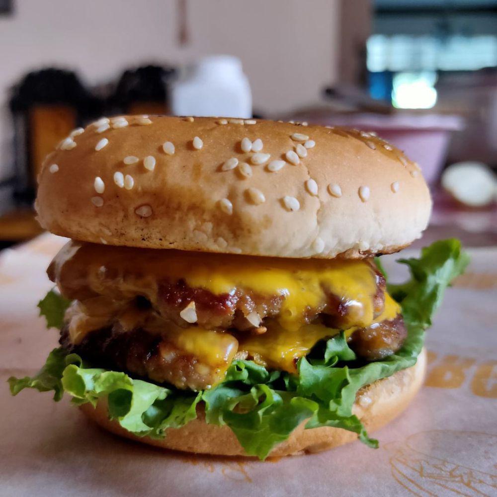 Ndo's Burger (instagram.com/ndosburger)