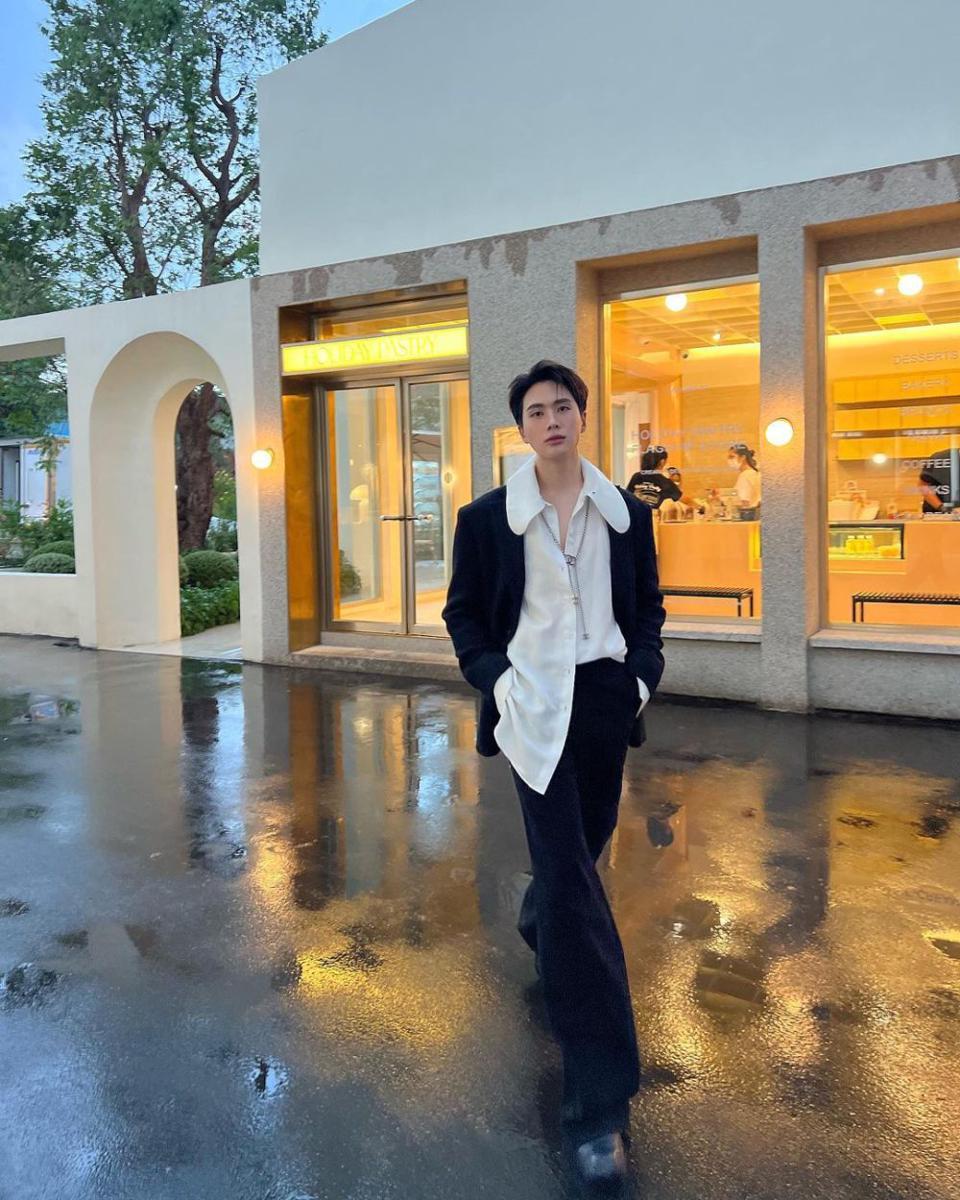 outfit romantis fine dining ala Inn Sarin (instagram.com/inpitar)