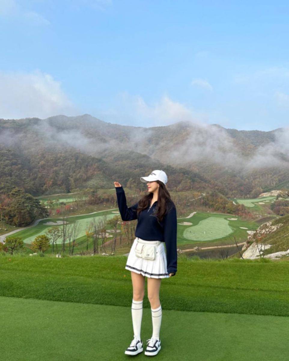 outfit sporty girl ala Han Bo Reum (instagram.com/han_bling_)