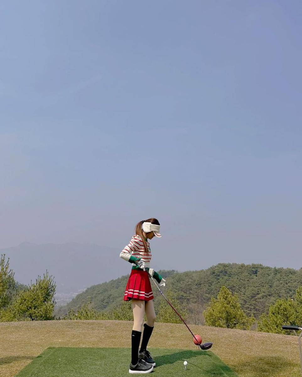 outfit sporty girl ala Han Bo Reum (instagram.com/han_bling_)