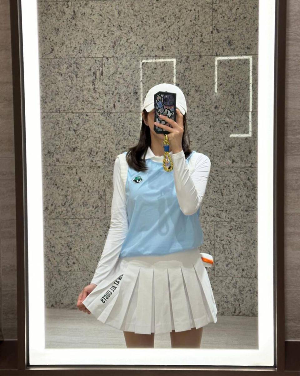 outfit sporty girl ala Han Bo Reum (instagram.com/han_bling_)