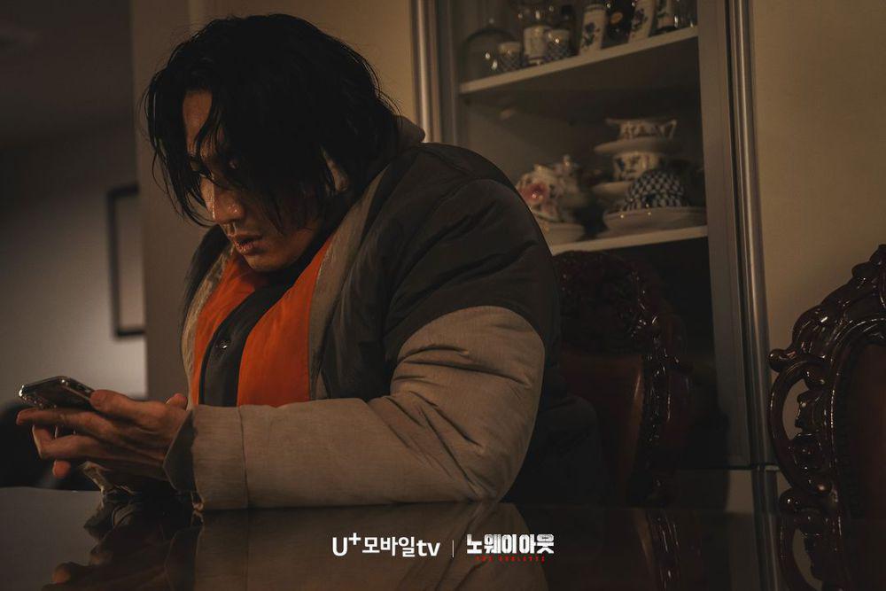 Yoon Chang Jae (Lee Kwang Soo) di drakor No Way Out: The Roulette (instagram.com/xpulusu.series)