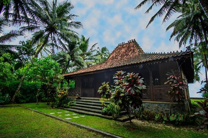 3 Pilihan Airbnb Bergaya Rumah Tradisional Khas Indonesia
