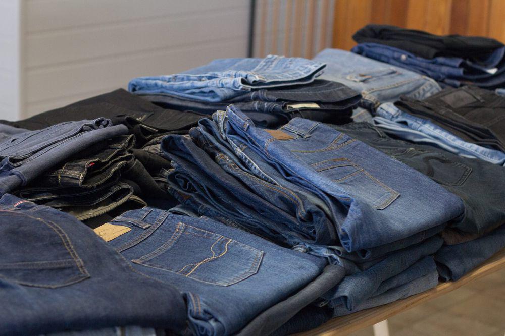 Ilustrasi celana jeans second. (pixabay.com/LindaLioe)