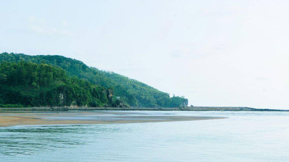 Potret Pantai Bungso di Cilacap (unsplash.com/utsmanmedia)