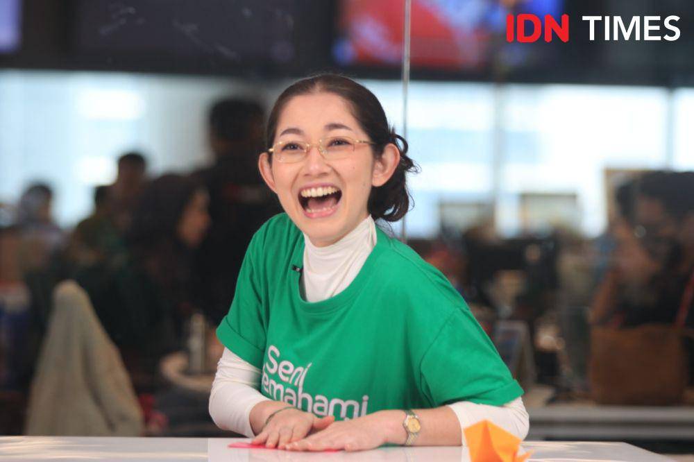 Cast 'Seni Memahami Kekasih' saat bermain di kantor IDN HQ pada Senin (19/8/2024). (IDN Times/Jihan A'liifah)