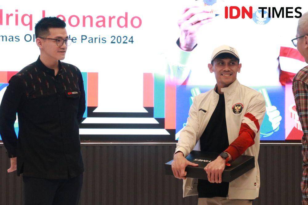 Veddriq Leonardo saat berkunjung ke kantor IDN HQ pada Selasa (20/8/2024). (IDN Times/Alya Achyarini)