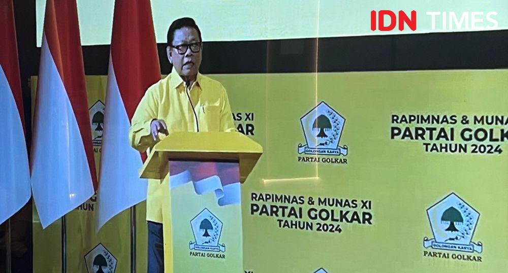 Agung Laksono Sentil Kader Golkar soal Rangkap Jabatan
