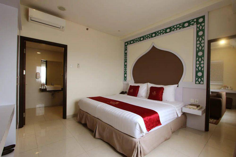 Kamar Suite Hotel Namira Surabaya. (namirasurabaya.com)