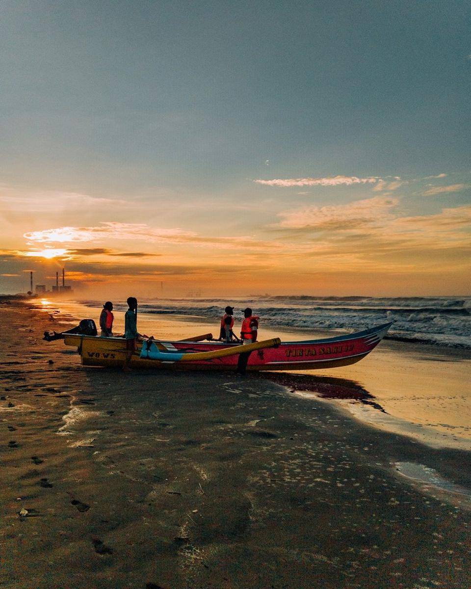 Potret Pantai Kemiren di Cilacap (unsplash.com/yassinasco12)