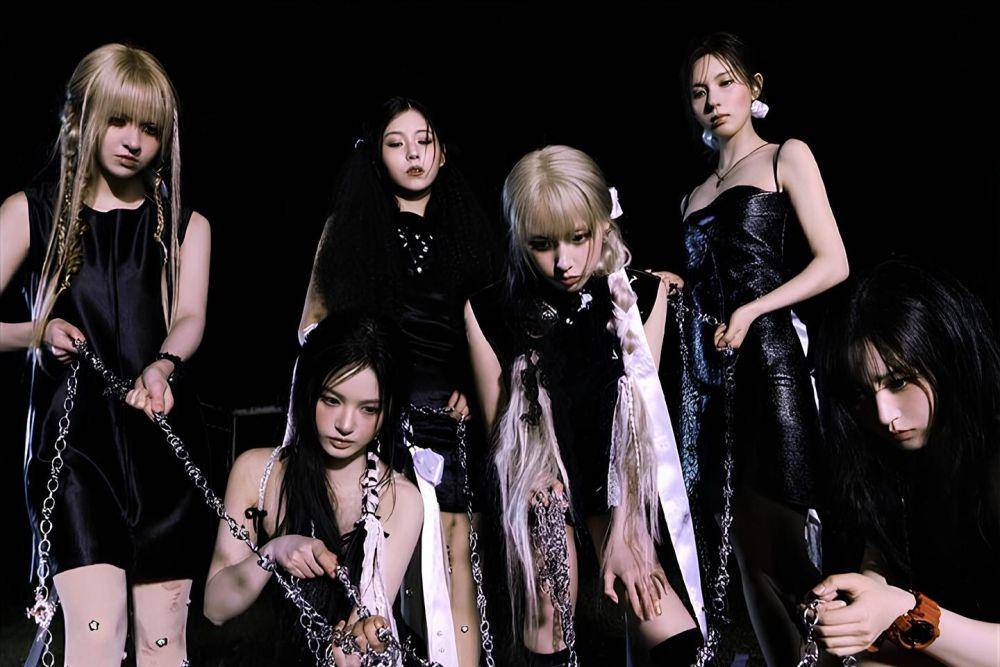 potret NMIXX di mini album Fe3O4: STICK OUT (instagram.com/nmixx_official)