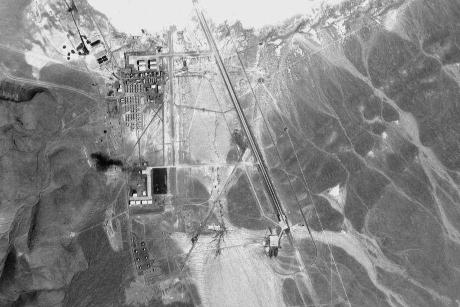 Area 51 di Groom Lake diambil dari luar angkasa 1968 (commons.wikimedia.org/United States Geological Survey)