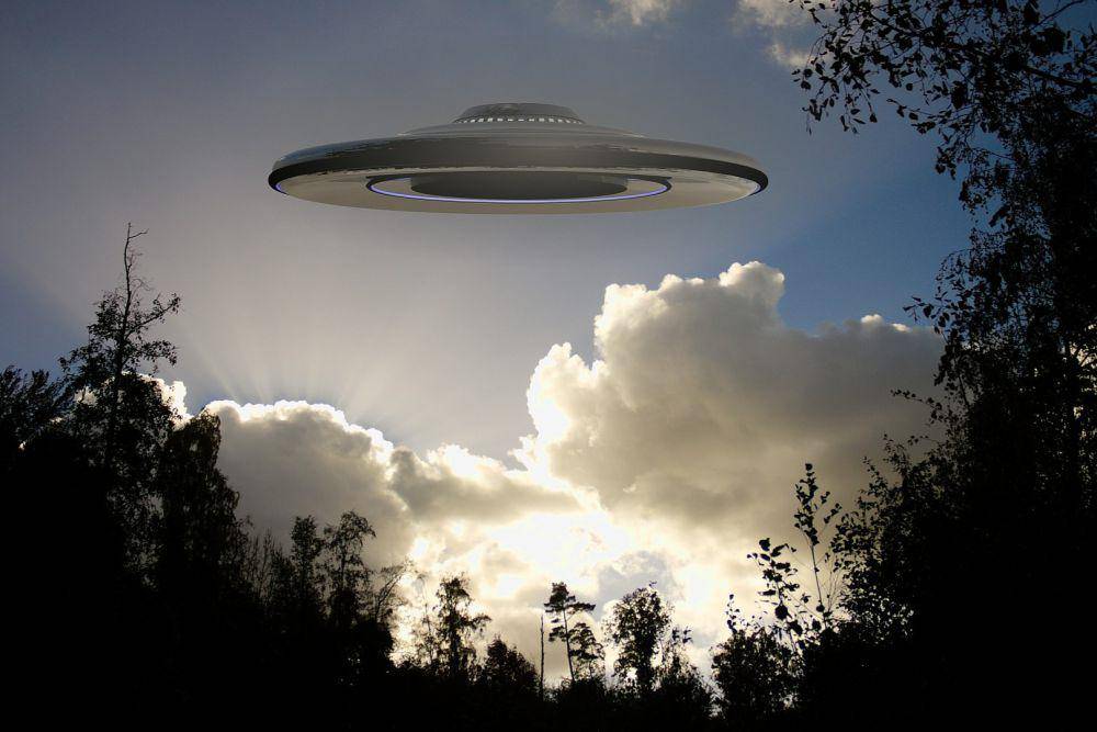 ilustrasi penampakan UFO (pixabay.com/Christian Plass)
