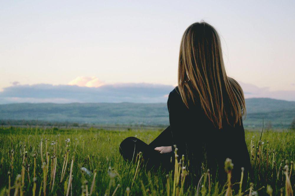 6 Alasan Introvert Sering Dianggap sebagai Antisosial, Suka Sendiri