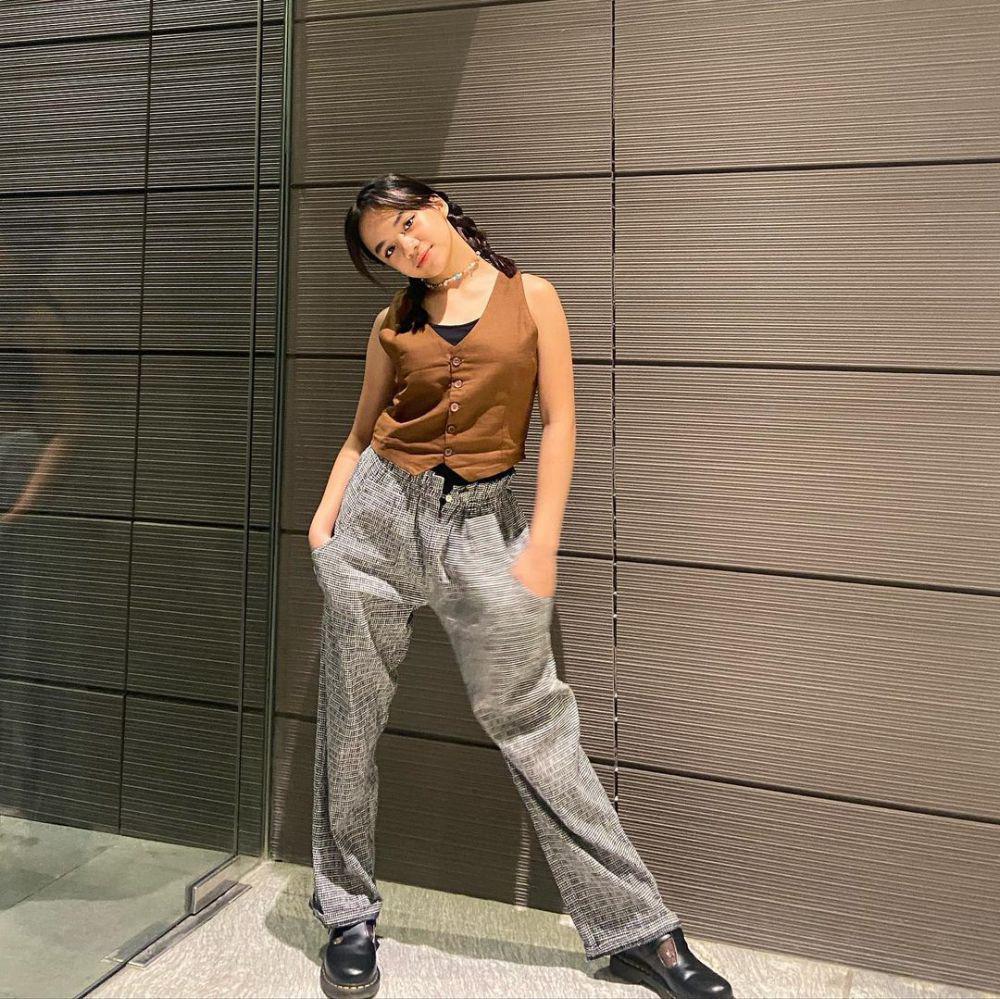 outfit Neona Ayu (instagram.com/ney_neo)