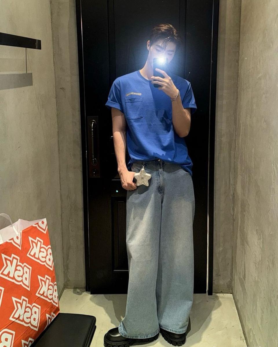 potret mix and match washed jeans ala Blue Pongtiwat (instagram.com/blue_pongtiwat)