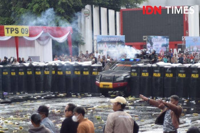 Tim gabungan sispamkota disiagakan bila terjadi kemungkinan rusuh dalam pilkada serentak 2024, Rabu (21/8/2024).(IDN Times/Cokie Sutrisno)