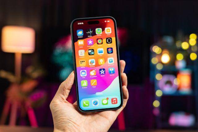 ilustrasi iPhone 15 Pro Max (unsplash.com/@amanz)