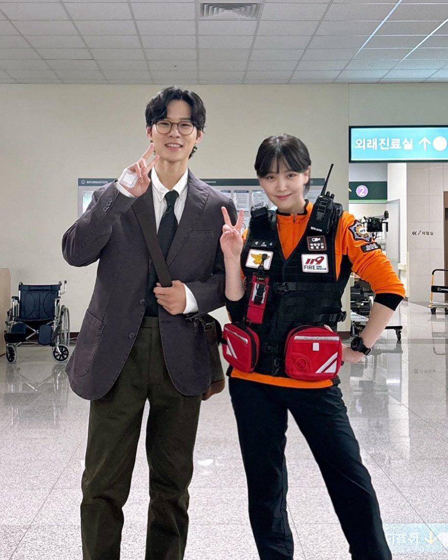 Yoon Ji On dan Kim Ji Eun di balik layar Love Next Door (instagram.com/jiii0n__)