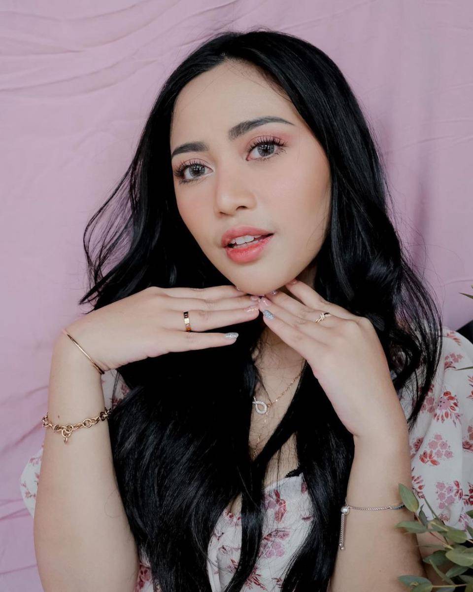 inspirasi makeup soft natural ala Rachel Vennya (instagram.com/rachelvennya)