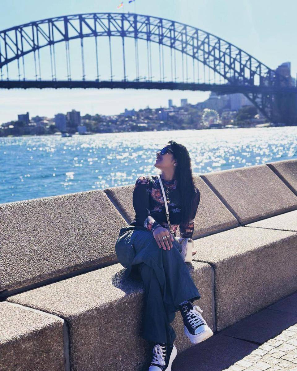 ide outfit untuk pear body shape ala Aishwarya Rajesh (instagram.com/aishwaryarajessh)